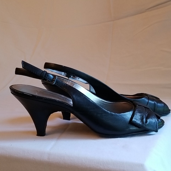 Anne Klein Black Leather Kitten Heel Size 7 NWOB - Picture 2 of 10
